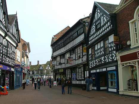 Heat wave and summer sales boost high street
