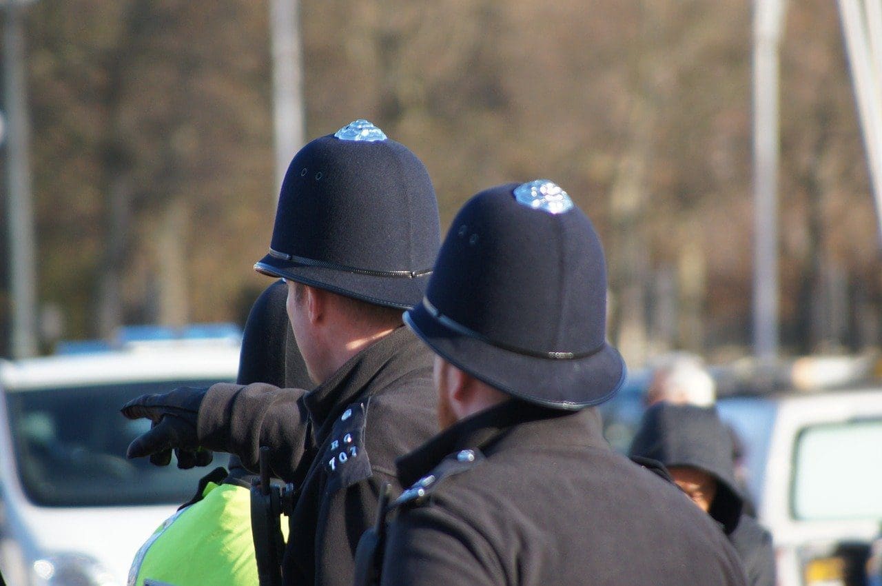 Police hunt car following armed robbery on Manchester jewellers