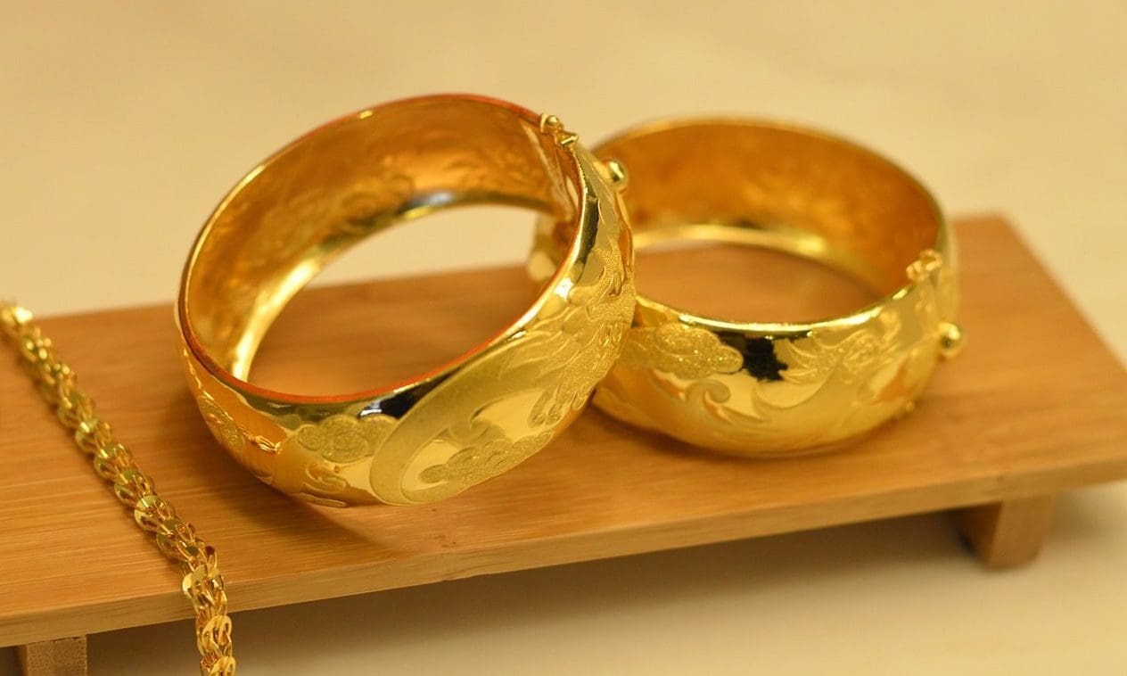 Third of UK gold jewellery sold online suspected as fake, warns BHC