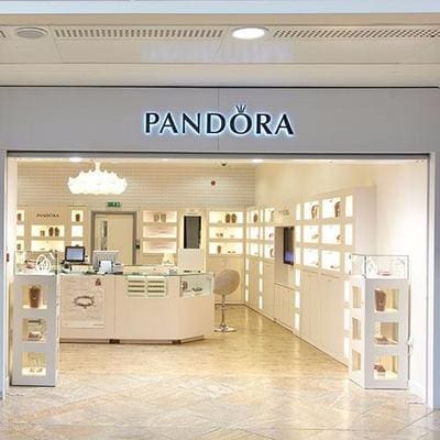 Pandora closes stores across globe