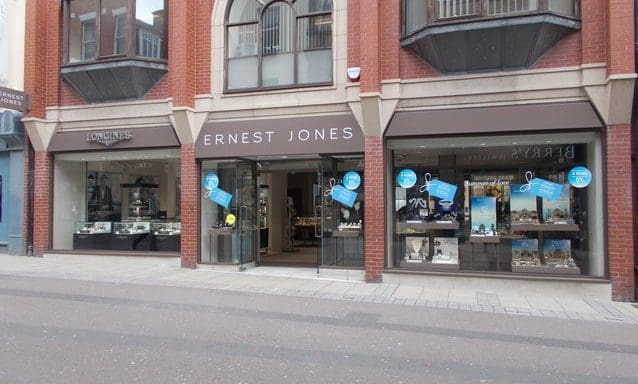 Signet to close 80 UK stores permanently