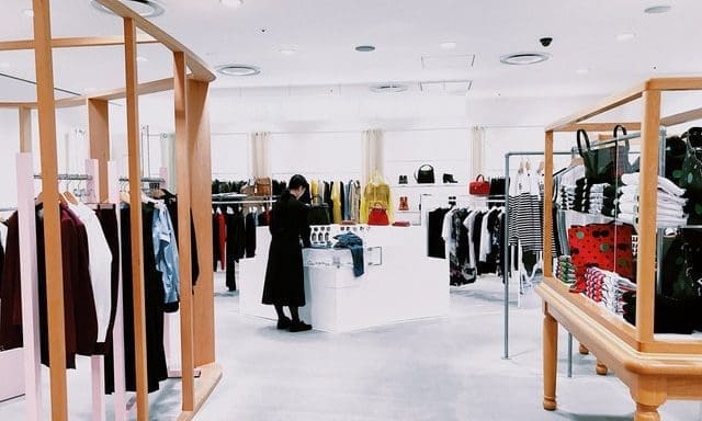 UK retail sales grow for fifth consecutive month