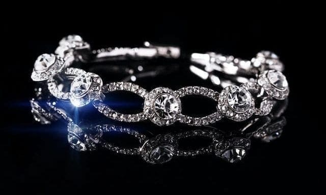 Diamond trading slows over Christmas