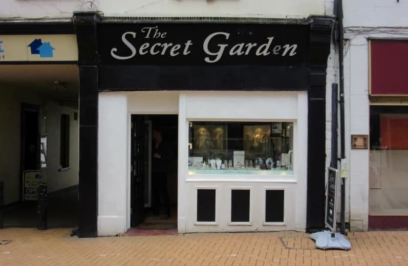 Vurchoo secures new stockist for Studs of Hope collection