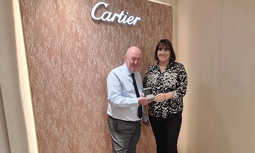 Berry’s Jewellers donates £4,000 earrings to hospice
