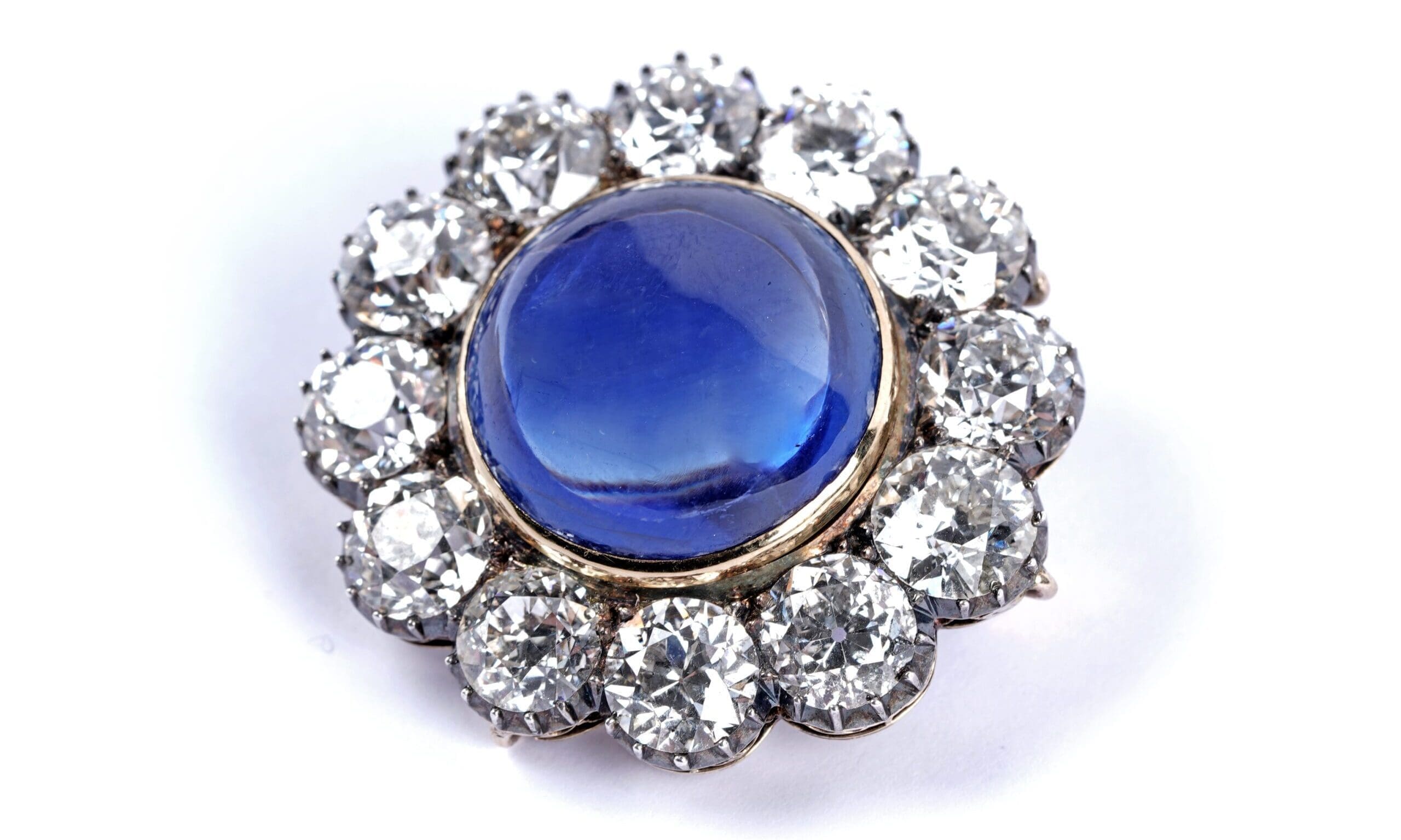 Victorian 27ct sapphire brooch to be auctioned in Newcastle